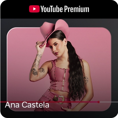 Imagem de Ana Castela com roupa e chapéu rosa, acima logo YouTube Premium, lê-se "Ana Castela"